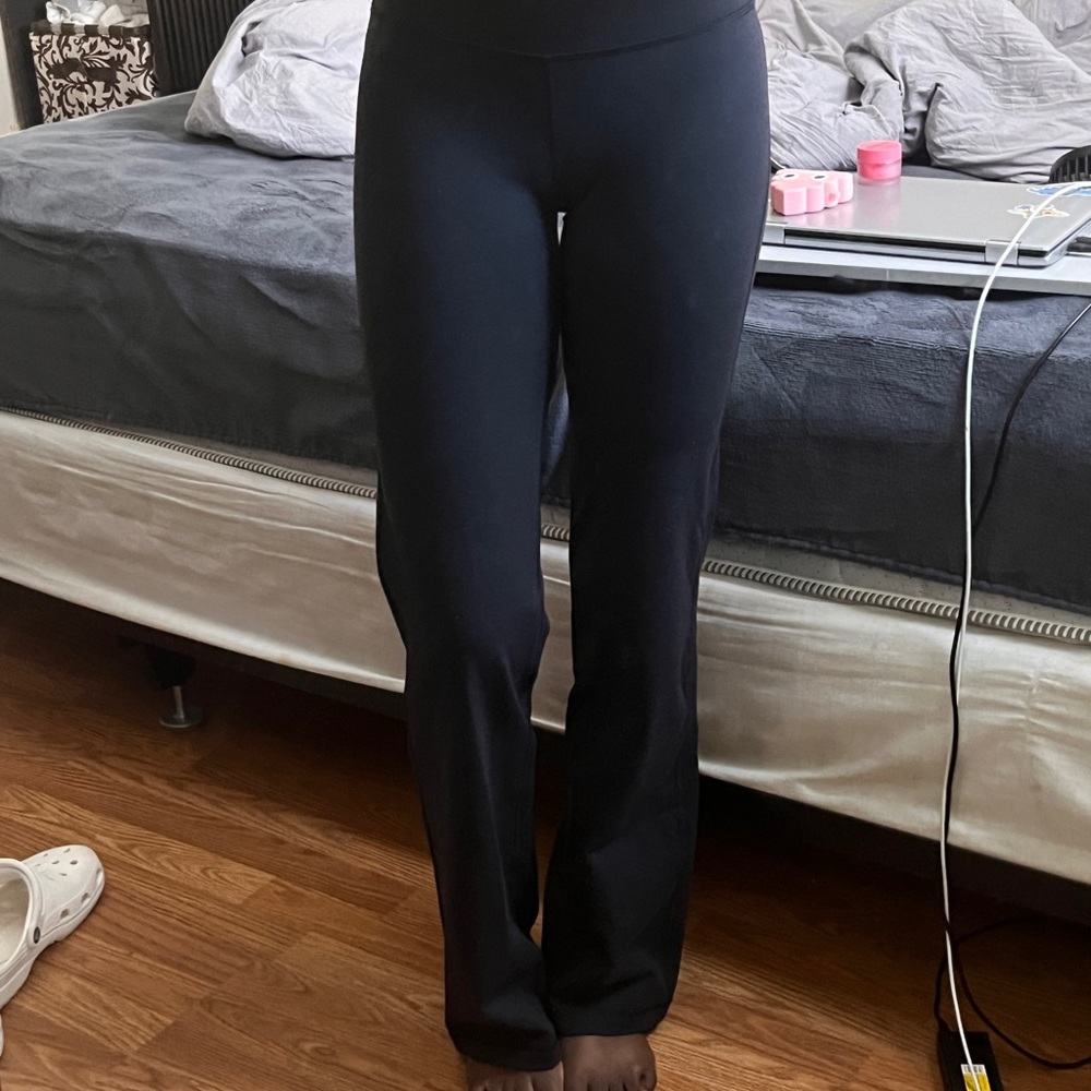 Aritzia - Black TNA High-rise Straight Leggings